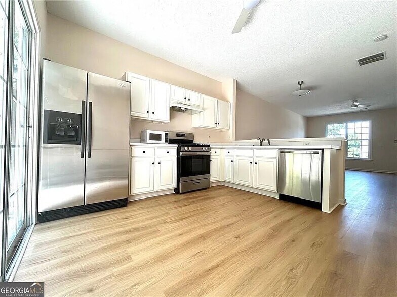 Building Photo - 275 Devonshire Dr