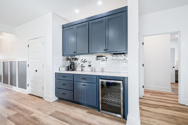 Building Photo - 238 Oleander Dr