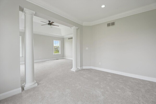 Building Photo - 1840 Tapadera Dr