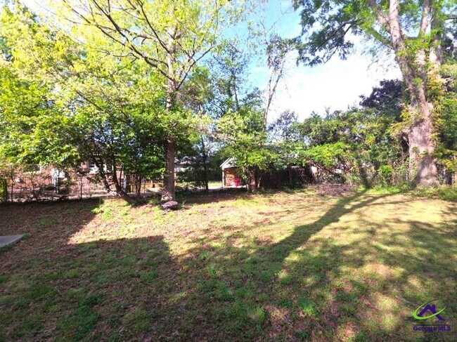 Building Photo - 230 Roycrest Dr