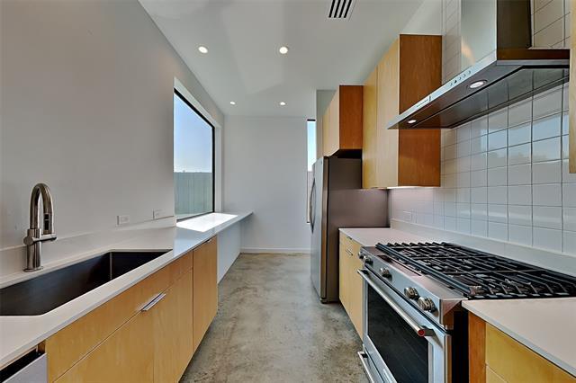 Building Photo - 904 Blackland Ct