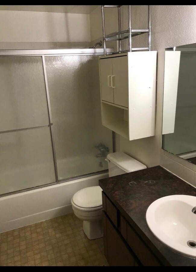 Building Photo - 1720 Cambridge Dr