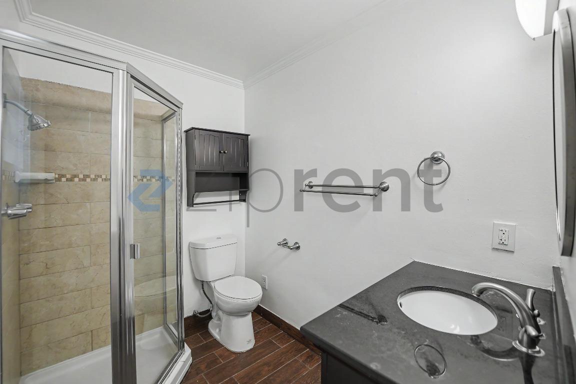 Building Photo - Unit