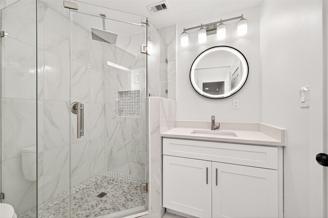 Building Photo - 6615 W Montgomery Rd