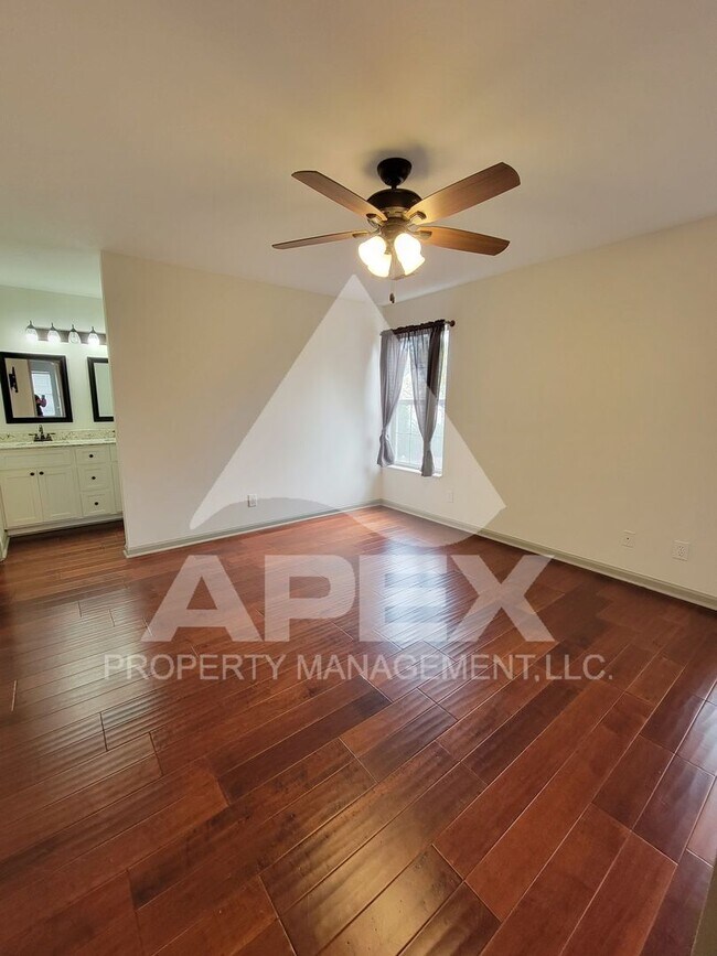 Building Photo - Beautiful 3 Bd/2.5 Ba Single Family home w/Bonus Rm in West Knoxville!