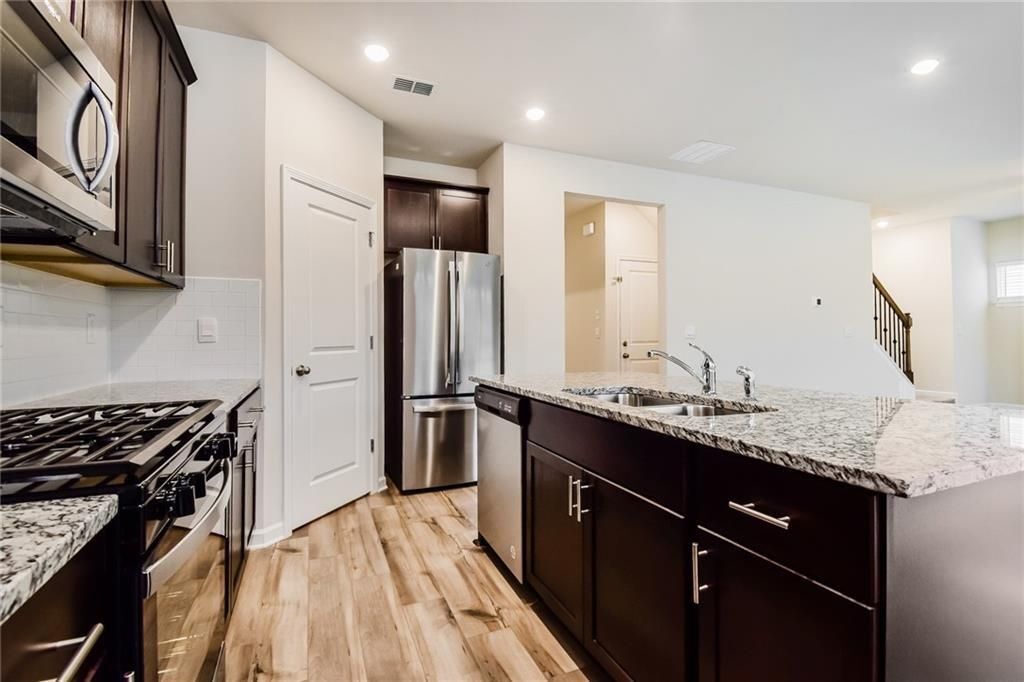 Building Photo - 282 Timberland Ave