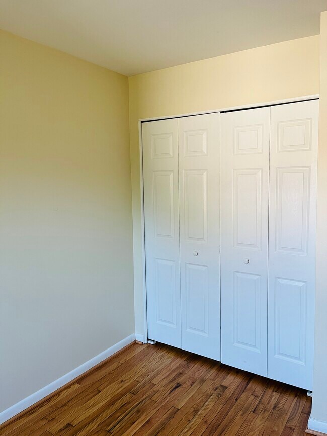 Building Photo - 2 Wimbledon Ln