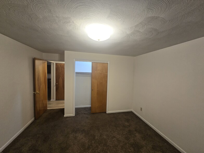 Building Photo - 735 Mellen Dr