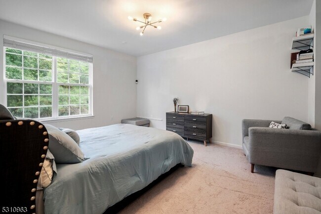 Building Photo - 503 Waterview Ct