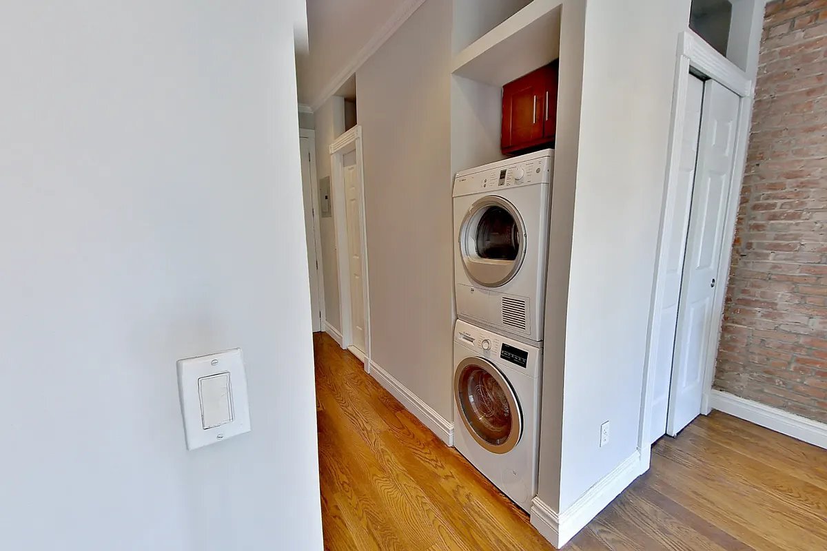 Building Photo - 53 Leroy St