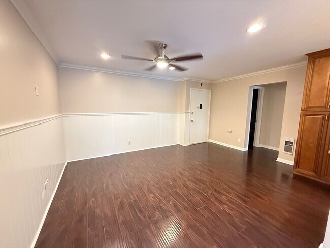 Building Photo - Beautiful 2 bedroom, 2 full bath condo in San Carlos Greens. Move in Special $500.00 off first mo...