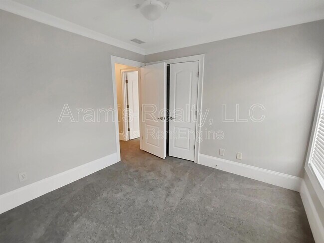 Building Photo - 2772 Durham Dr NE
