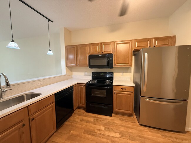 Building Photo - 374 Scrub Jay Dr