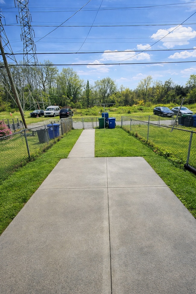 Building Photo - Updated 3BR Home with Bonus Lower-Level Space & Off-Street Parking