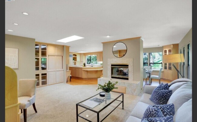 Building Photo - Beautiful and Quiet 3 bedroom 3 bath home ...