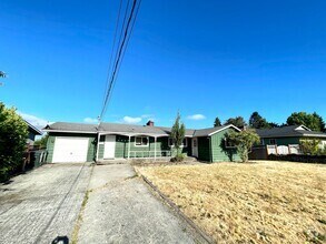 Building Photo - 4-Bedroom North Tacoma Home with Stunning ...