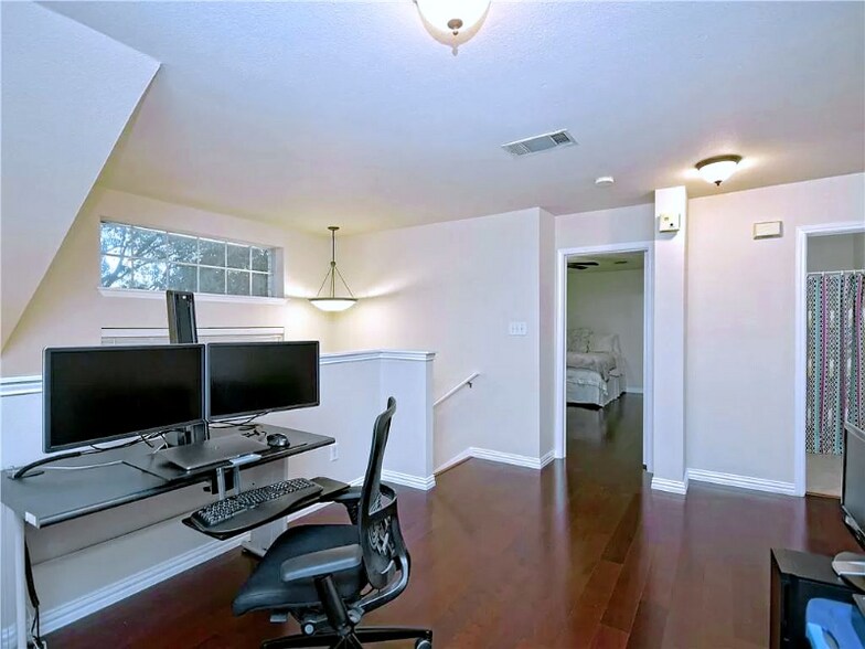 Building Photo - 1806 Wallin Loop