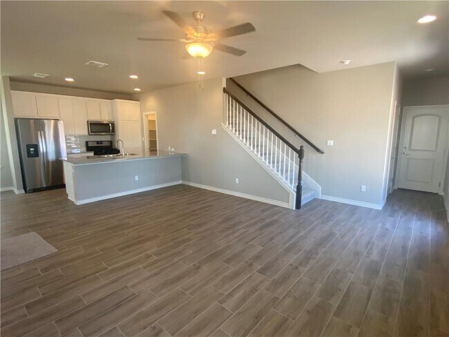 Building Photo - 1301 Low Branch Ln