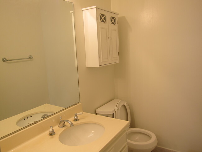 Half guest bathroom - 1242 S Barrington Ave