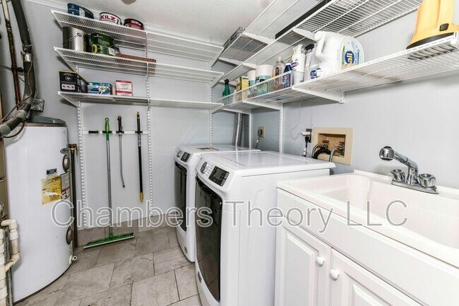 Building Photo - 2318 Glade Bank Way