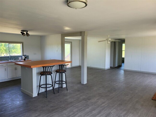 Building Photo - 6020 Taylorsville Rd