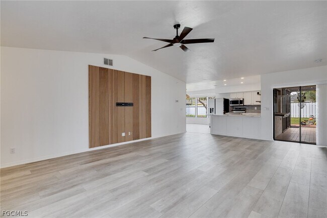 Building Photo - 3414 SE 2nd Pl