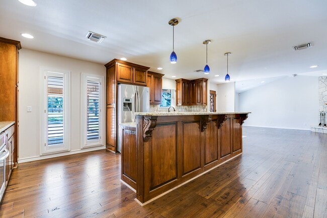 Building Photo - COMING APRIL 2026!!! Stunning Country Club Townhome!!