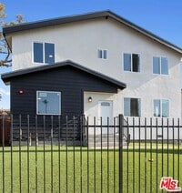 Building Photo - 707 W 80th St