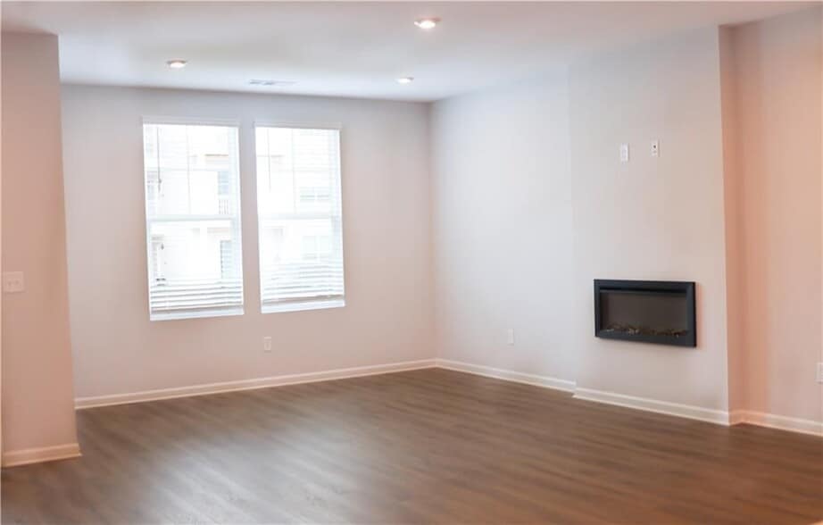 Building Photo - 481 Crown Dr