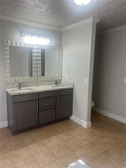 Building Photo - 3001 Northwest Ct