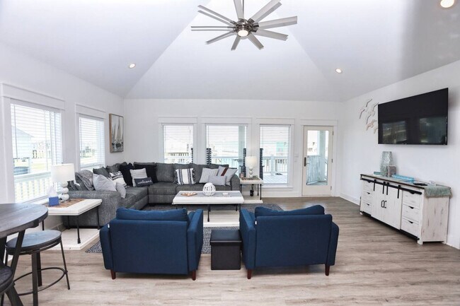 Building Photo - 939 Palm Ridge Dr