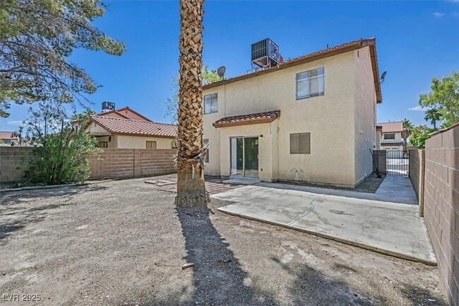 Building Photo - 370 Manzanita St