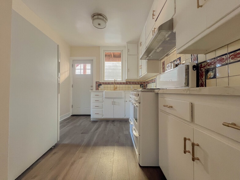 Kitchen - 1504 Grant St