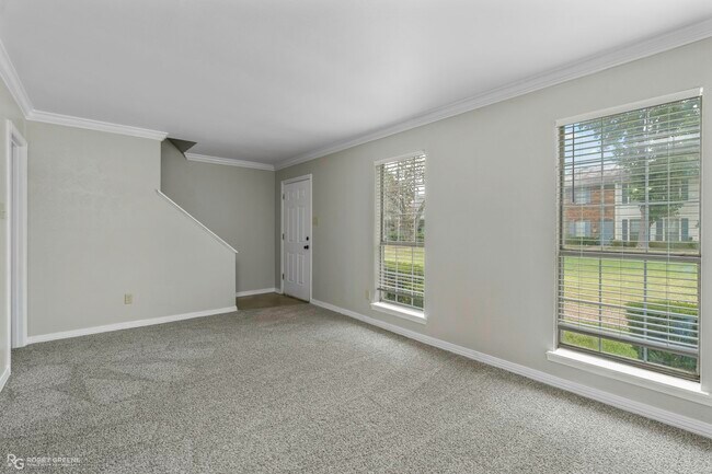Building Photo - 10133 Saratoga Dr