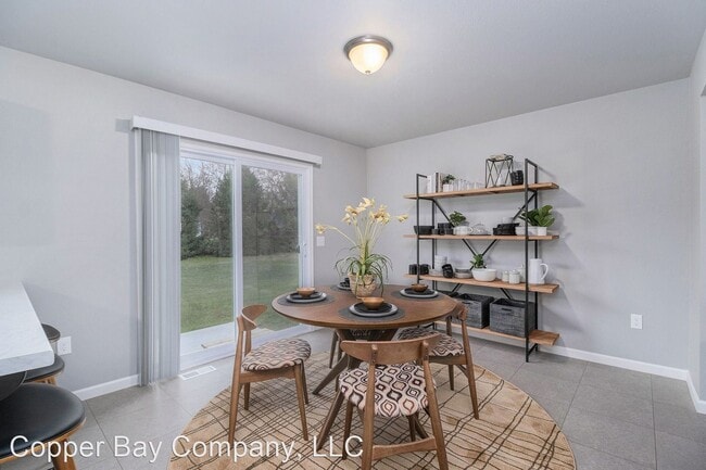 Building Photo - 4 br, 2.5 bath House - 4428 Bronson Boulevard