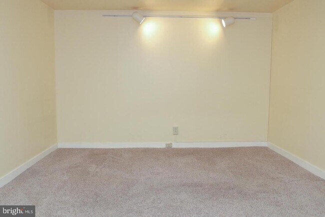 Building Photo - 301 Race St