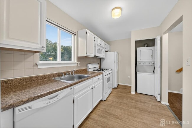 Building Photo - 1606 Madaline Dr