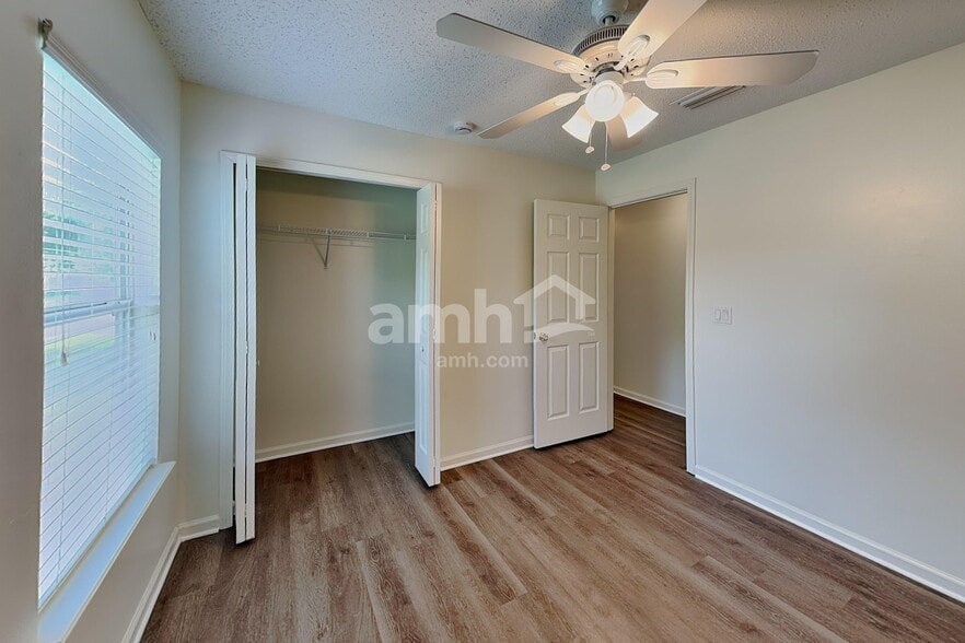 Building Photo - 11609 Deep Springs Dr N