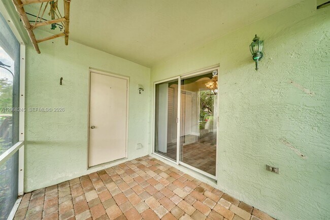 Building Photo - 8040 Sanibel Dr