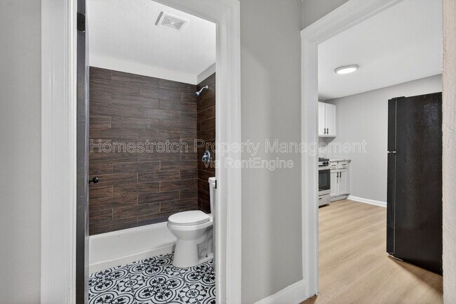 Building Photo - 7137 Garesche Ave