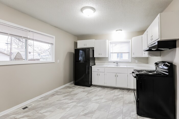 Building Photo - 907 N Yuma Ave