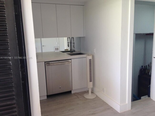 Building Photo - 201 Crandon Blvd