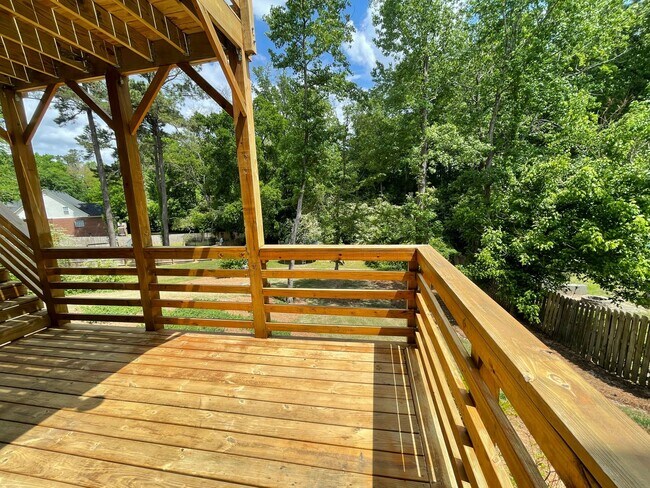 Building Photo - Amazing 5 Bedroom Craftsman-Style Home in Martinez!