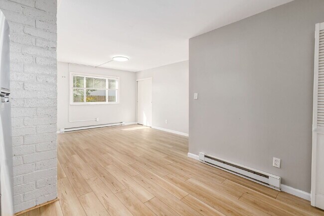 Building Photo - FREE 1 Month Rent! Renovated 2BR Near Children’s Hospital & German Village
