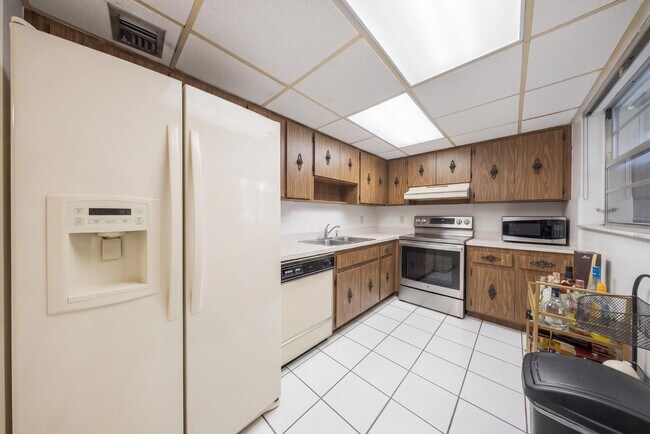 Building Photo - 706 NW 87th Ave