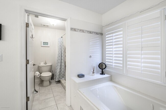 Building Photo - 1477 Park Beach Cir