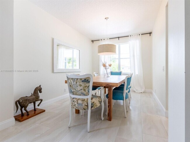 Building Photo - 1640 Sandpiper Cir