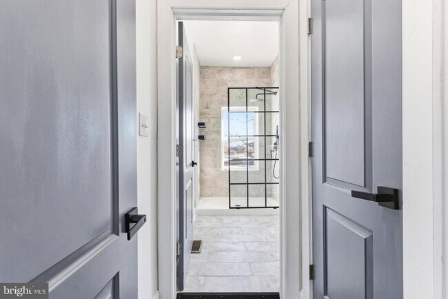 Building Photo - 737 Dolphin St