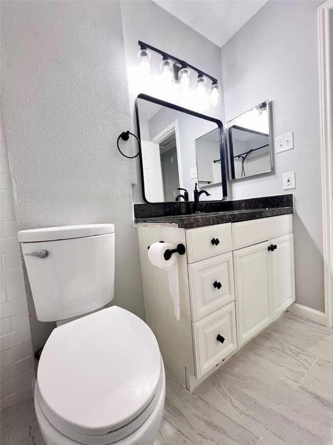 Building Photo - 15543 Scenic Haven Dr
