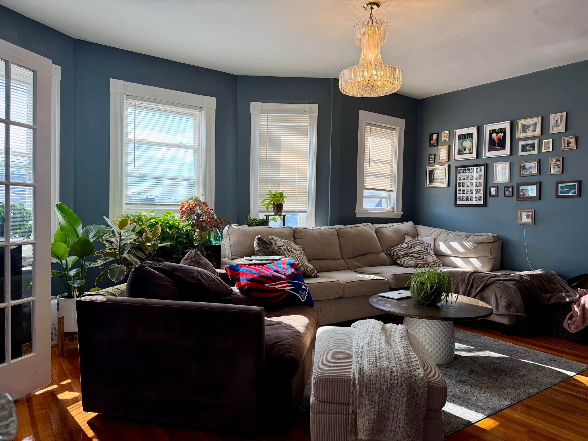 Building Photo - 407 Charles St